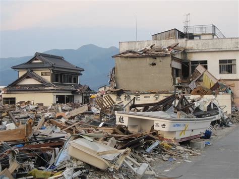 De 2011 Tōhoku aardbeving en tsunami: Een verhaal van verwoesting, veerkracht en de rol van Ushio Shinohara