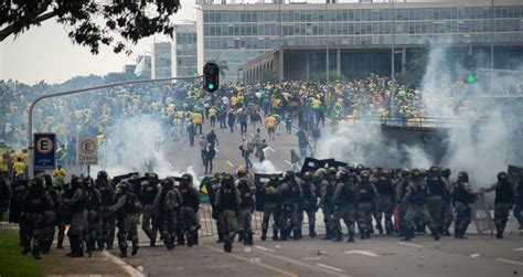  De 'Golpe do 8 de Janeiro' : Een dramatische confrontatie tussen ideologieën en de toekomst van Brazilië